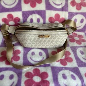 🌸Michael Kors Belt Bag🌸